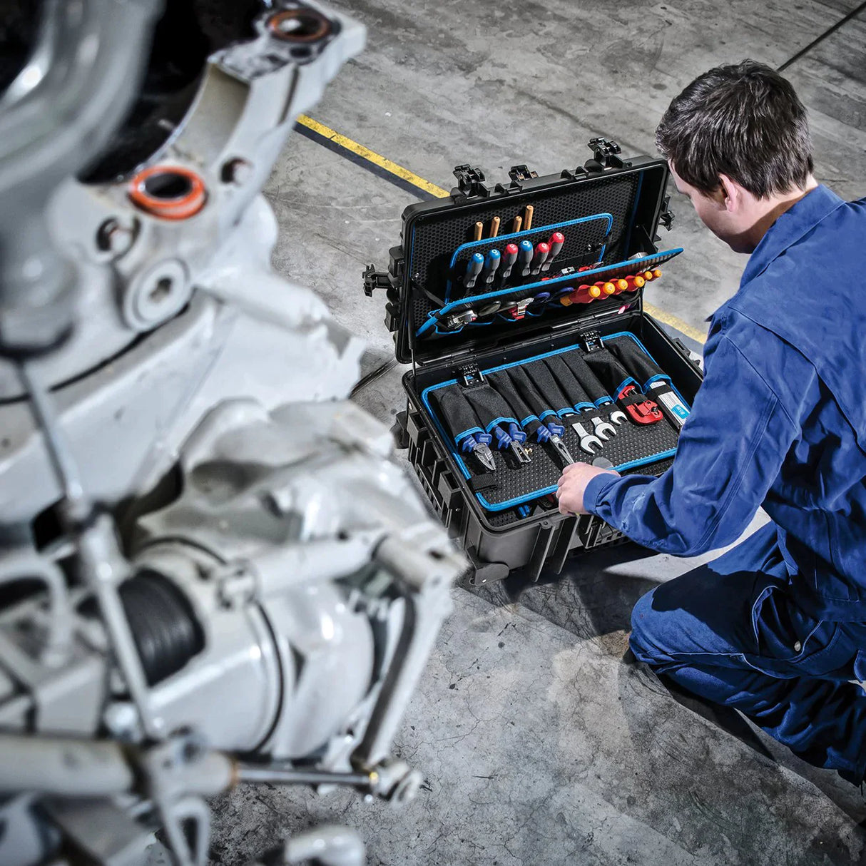 B&W Waterproof Case - Jumbo 6700 Outdoor Tool Case with Pocket Tool Boards