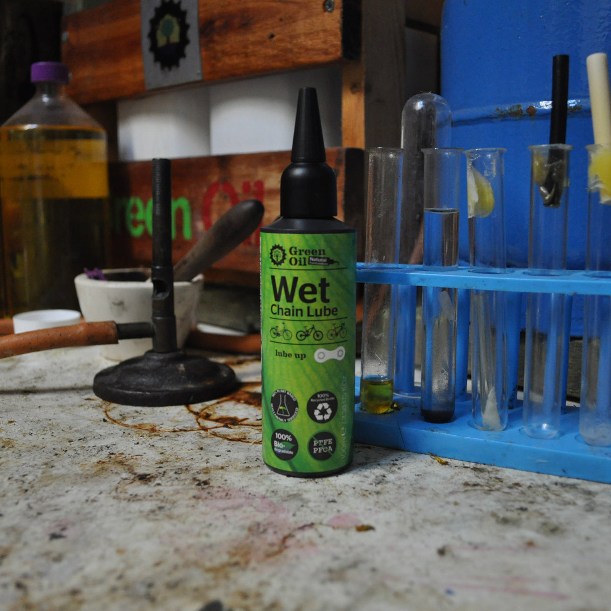 Wet chain store oil