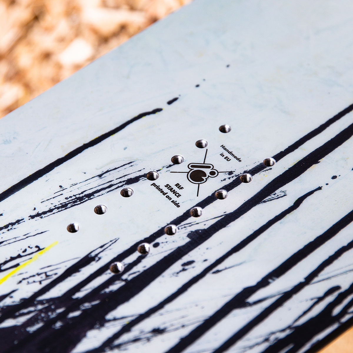 Slash by GiGi - Vertical Snowboard - ApARTment