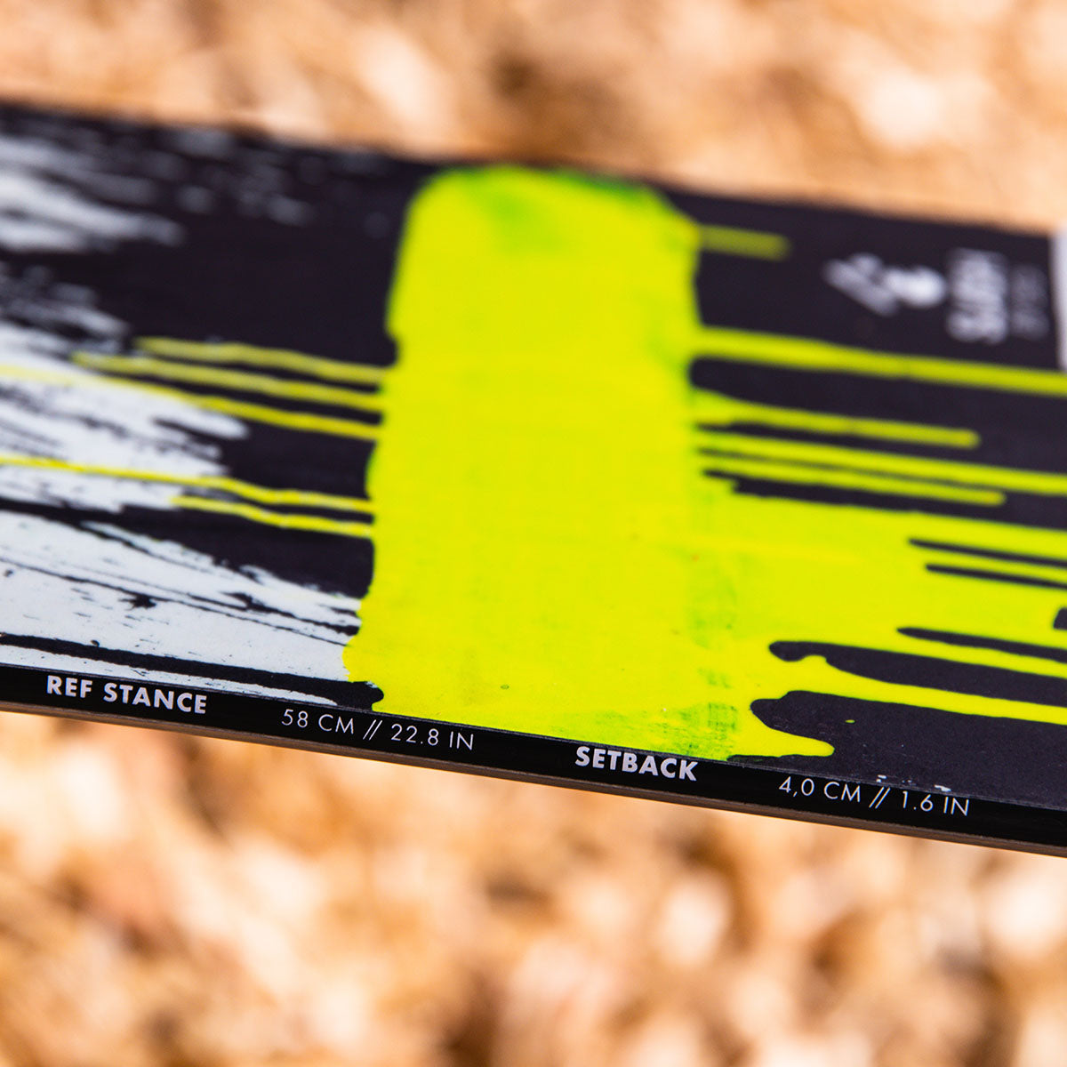 Slash by GiGi - Vertical Snowboard - ApARTment